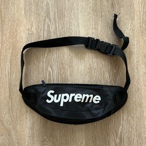 Supreme Street-Style crossbody